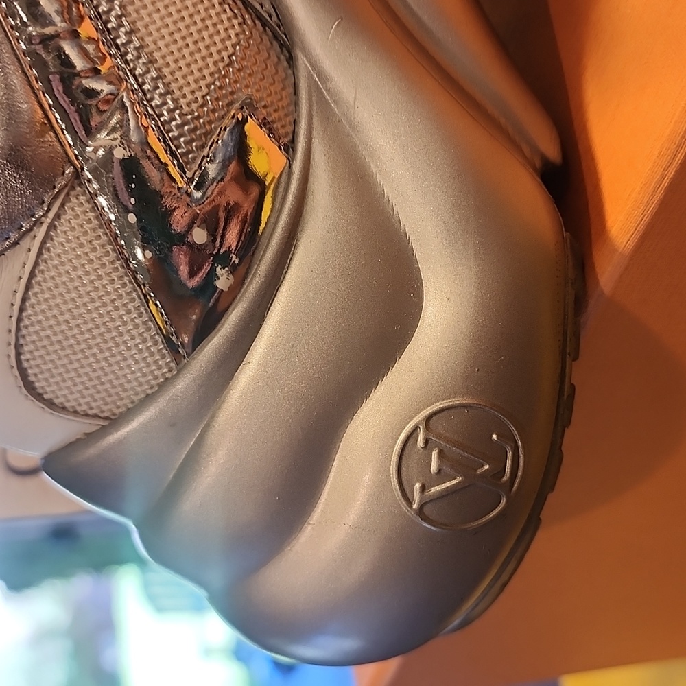 LOUIS VUITTON Calfskin Technical Nylon LV Archlight Sneakers 41 White Silver - Picture 10 of 16